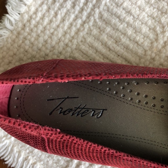 WOMEN'S TROTTERS JENN MINI DOTS FLATS 9N narrow (new in box) - Picture 6 of 11